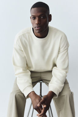 H&M - Men White Loose Fit Sweatshirt