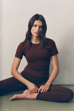 H&M MOVE - Sports T-Shirt With Soft move Brown