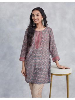 Fabindia - Pink Rayon Blend Printed Geometric Slim Fit Short Kurta