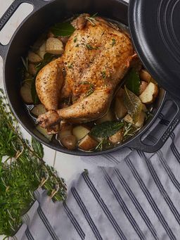 Victoria - 6-Quart Cast Iron Dutch Oven with Lid And Dual Loop Handles, Seasoned with Flaxseed Oil