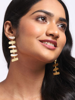 Blueberry - Golden Pearl Metal Detailing Drop Earring