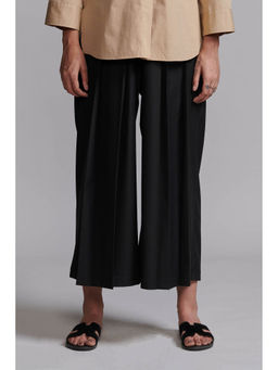dash and dot - Black Pleated Palazzo