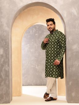 SOJANYA - Men Cotton Blend Ikat Green Kurta With Pyjama