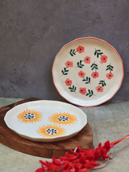 WEAVING HOMES - Beige Sunflower & Poppy Flower Snack Plates (Pack of 2)