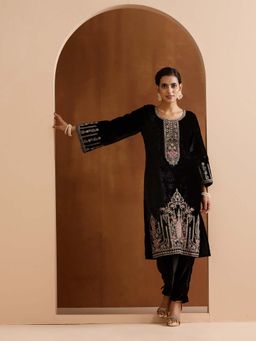 ISHIN - Women Black Velvet Kurta with Pant (Set of 2)