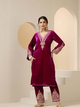 ISHIN - Women Magenta Velvet Kurta with Pant (Set of 2)