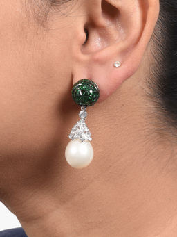 Mon Tresor - Emerald Invisible Setting Top With Cultured Pearl Drop Earrings - Ivory