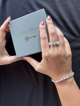 Mon Tresor - Emerald Cut Segmented Bracelet - White