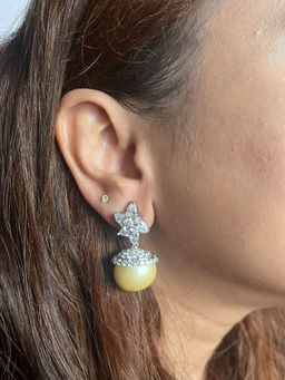 Mon Tresor - Small Cluster With Yellow Pearl Drop Earrings