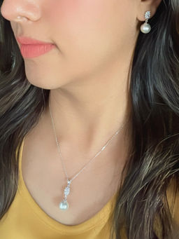 Mon Tresor - Oval White Necklace with Pair Of Earrings