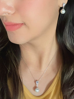 Mon Tresor - Pendant -1 Carat Round Solitaire Necklace with Pair Of Earrings - White