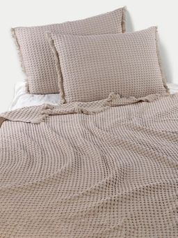Design Gaatha - Solid Beige Waffle Bedcover with 2 Pillow Covers (King)