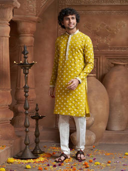 EKATVA ETHNIC - Men Mustard All Over Embroidered Kurta With Pyjama
