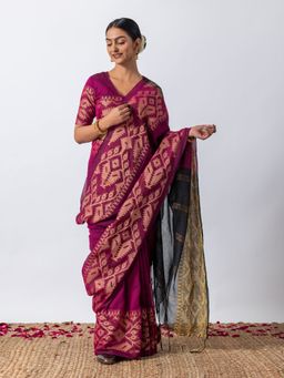 Triyah - Wine Woven Cream Border Handloom Saree With Unstitched Blouse Fabric