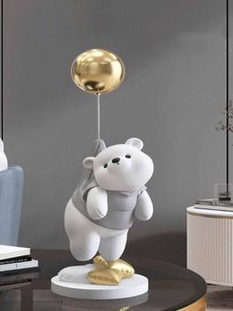 Smokey Cocktail - White Polar Bear Balloon Sculpture