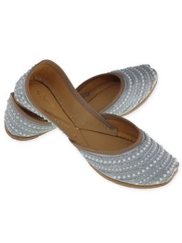 fulkari - Pearl White Leather Juttis