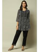 Black color option, Sold out, Currently selected