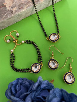 Digital Dress Room - Oval Shape Kundan Short Mangalsutra Set