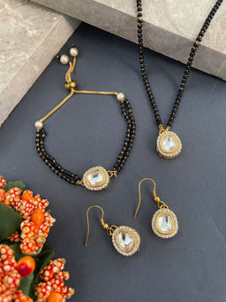 Digital Dress Room - Round Shape Kundan Short Mangalsutra Set