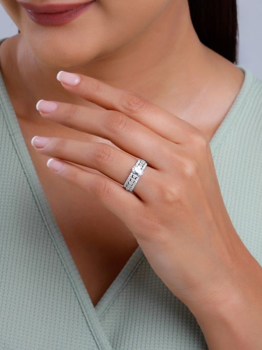 GIVA 925 Silver Women Queen Of Hearts Fixed Size Ring
