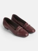 Maroon color option, Currently selected