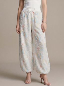 Outzidr - White Floral Textured Printed Pant