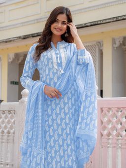 Vaamsi - Women Blue Rayon Blend Paisley Printed Straight Suit (Set of 3)
