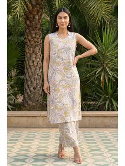 Aurelia - Women's White Paisley Printed Rayon Sleeveless Straight Co-Ord Set