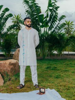 RE-FYND - White Embroidered Full Sleeves Kurta