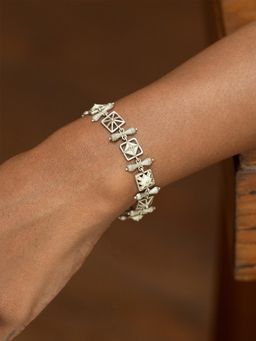 Shaya by CaratLane - 925 Silver Shaya by CaratLane Chaukhdi Bracelet In Oxidised