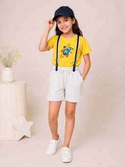 MALKIAT - Girls Yellow Printed Pure Cotton T-Shirt with Shorts & Cap Suspender