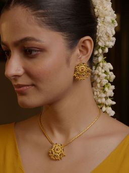 ZARIIN - Floral Grace Gift Set of Necklace with Earring