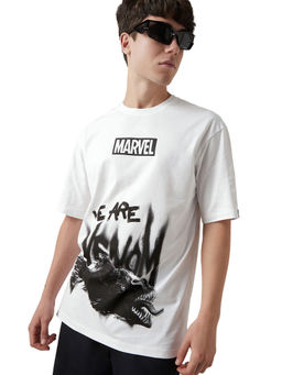 Bewakoof - Official Marvel Men's White Venom Fish Graphic Printed Oversized T-shirt
