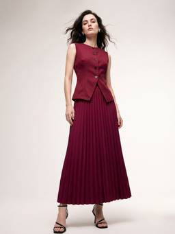 Outzidr - Maroon Vest Top And Pleated Skirt Co-Ord Set