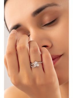 QUENE CRAFTED FOR ELEGANCE - Silver Vivian Smith Ring