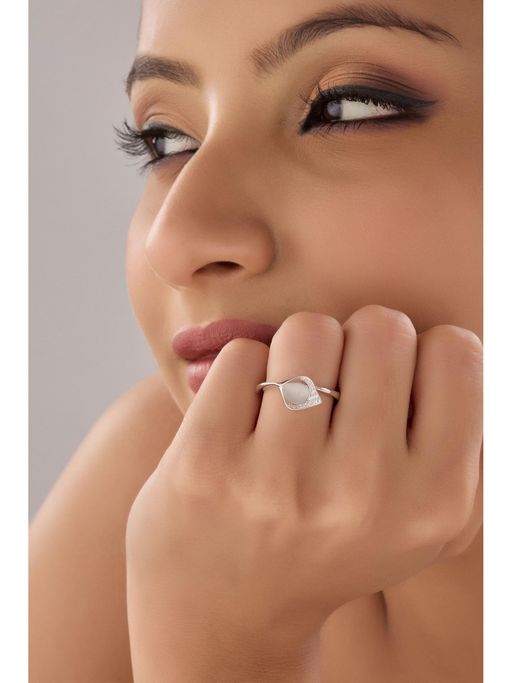 QUENE CRAFTED FOR ELEGANCE Sterling Silver Petal Ring