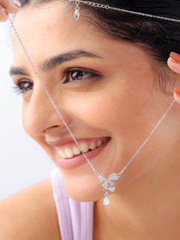 QUENE CRAFTED FOR ELEGANCE - Silver Knot Necklace