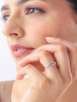 QUENE CRAFTED FOR ELEGANCE - Silver Crazy Ring