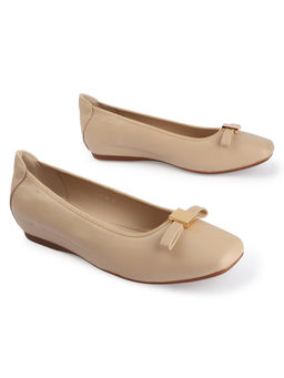 D'Shoe Lounge - Elegant Beige Slip-On Ballerinas