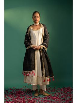 Doree By Rinkie - Women Polyester Ivory Embellished Kurta with Pant and Dupatta