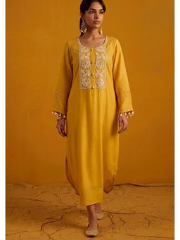 Doree By Rinkie - Women Crepe Yellow Embroidered Kurta with Pant