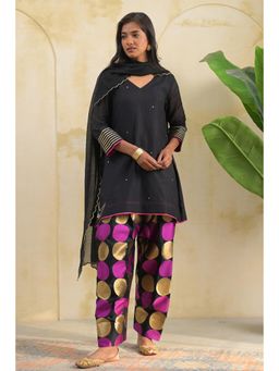 Doree By Rinkie - Women Chwitheri Black Embellished Kurta with Pant and Dupatta
