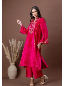 Doree By Rinkie - Women Velvet Pink Embellished Kurta with Pant and Dupatta