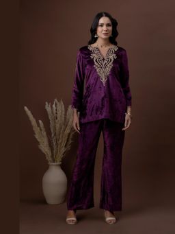 Doree By Rinkie - Women Velvet Purple Embellished Kurta with Pant