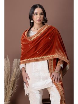 Doree By Rinkie - Women Velvet White Embroidered Kurta with Pant and Dupatta