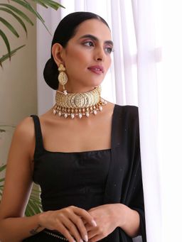 SWABHIMANN - Vamika White Gold Plated Kundan Choker Necklace with Earrings Set