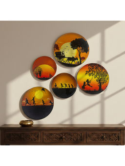 ExclusiveLane - Multi-Color Village Serenity Decorative Wall Plates (Pack of 5)