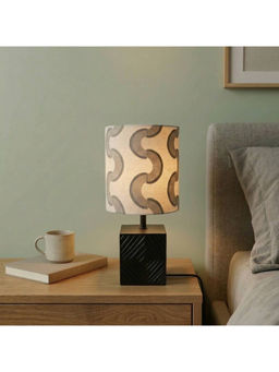 ExclusiveLane - White Sleek Flow Metal Decorative Table Lamp