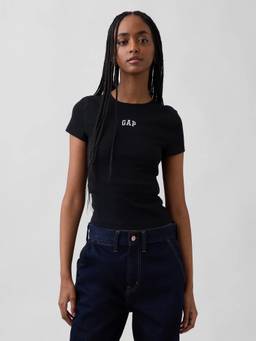 GAP - Women's Slim Fit Logo Crop Black Tshirt