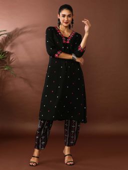 Jaipur Kurti - Ethnic Motifs Embroidered Straight Kurta and Pant with Dupatta (Set of 3)